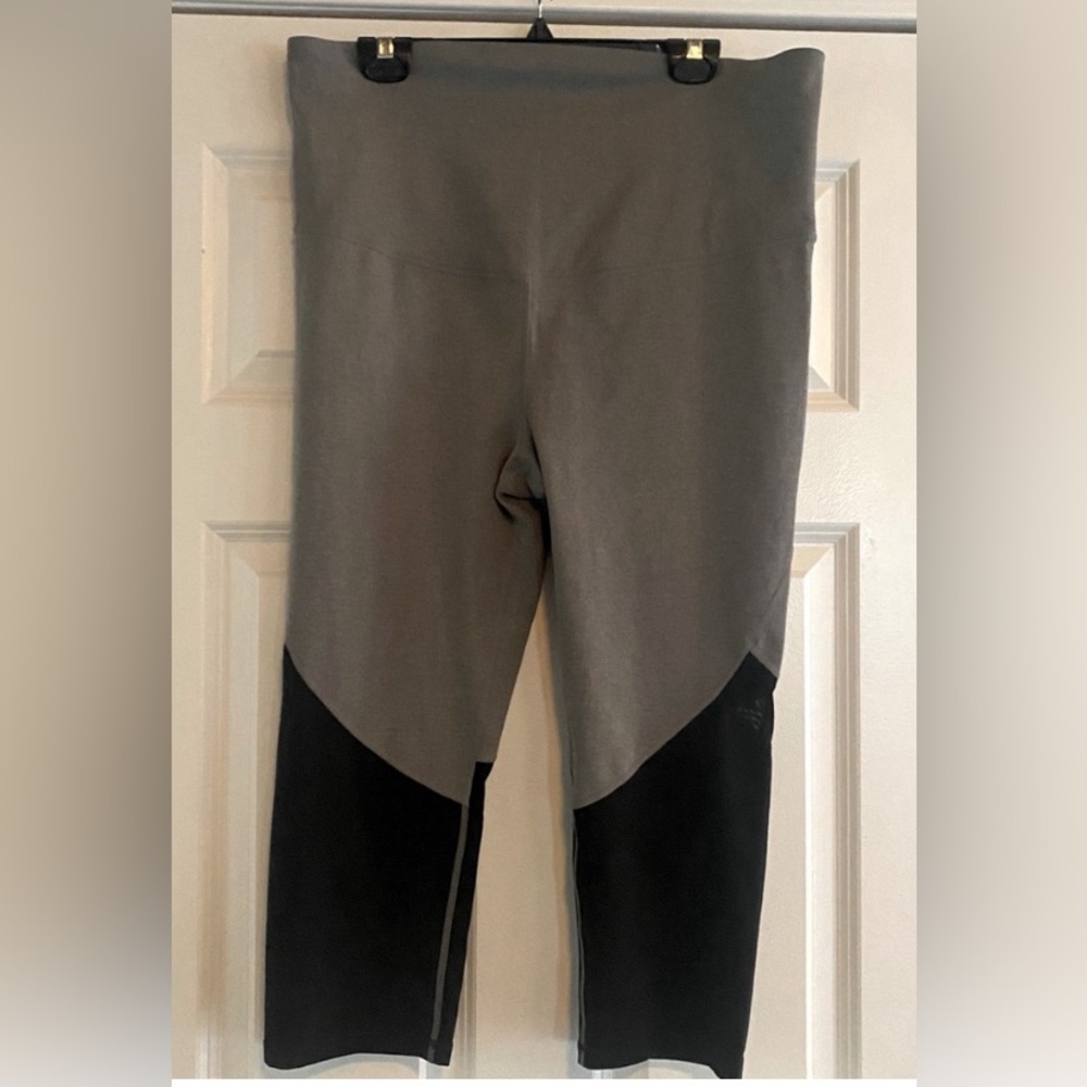 Gap Maternity Cropped Leggings, size Large